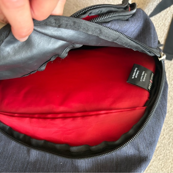 SwissGear Black Backpack Durable and Versatile - Picture 3 of 4